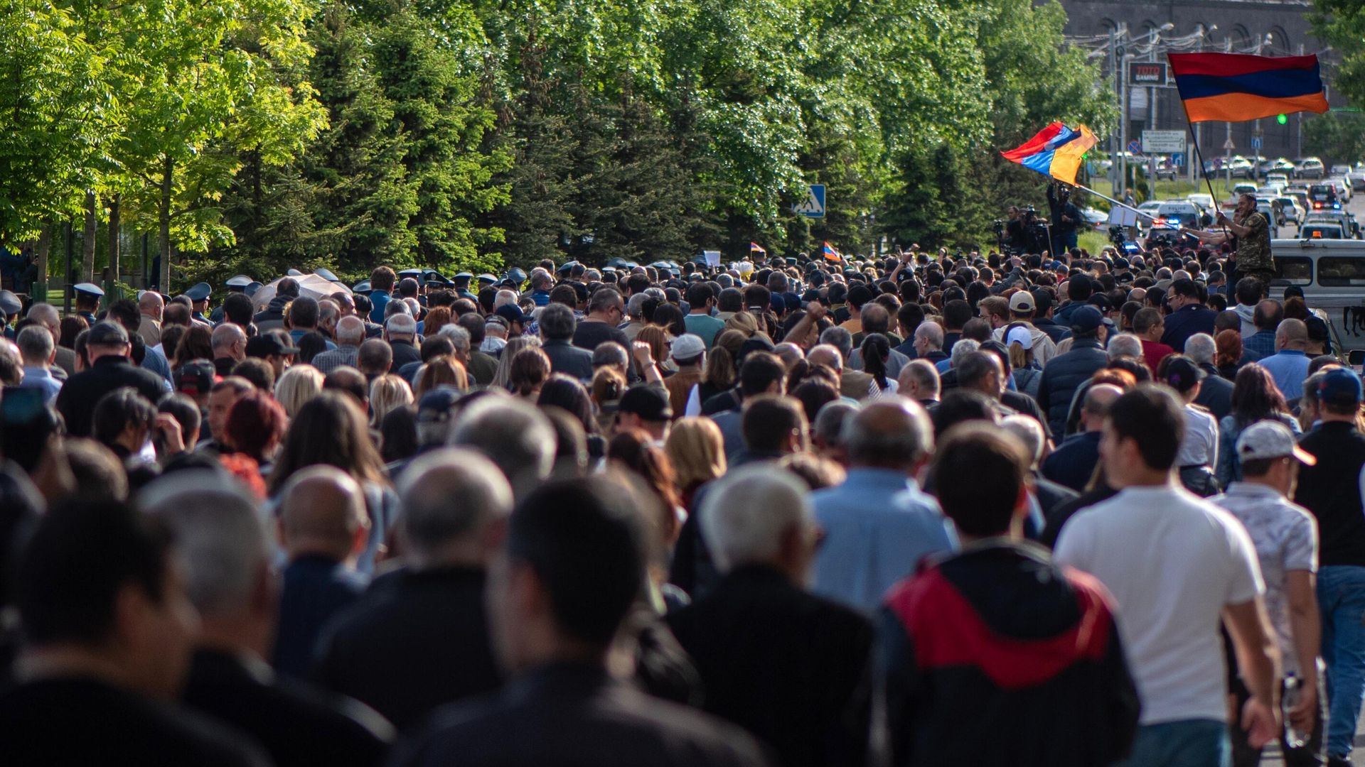 Шествие оппозиции по улице Вазгена Саркисяна в Ереване Шествие оппозиции по улице Вазгена Саркисяна в Ереване - РИА Новости, 1920, 19.05.2022