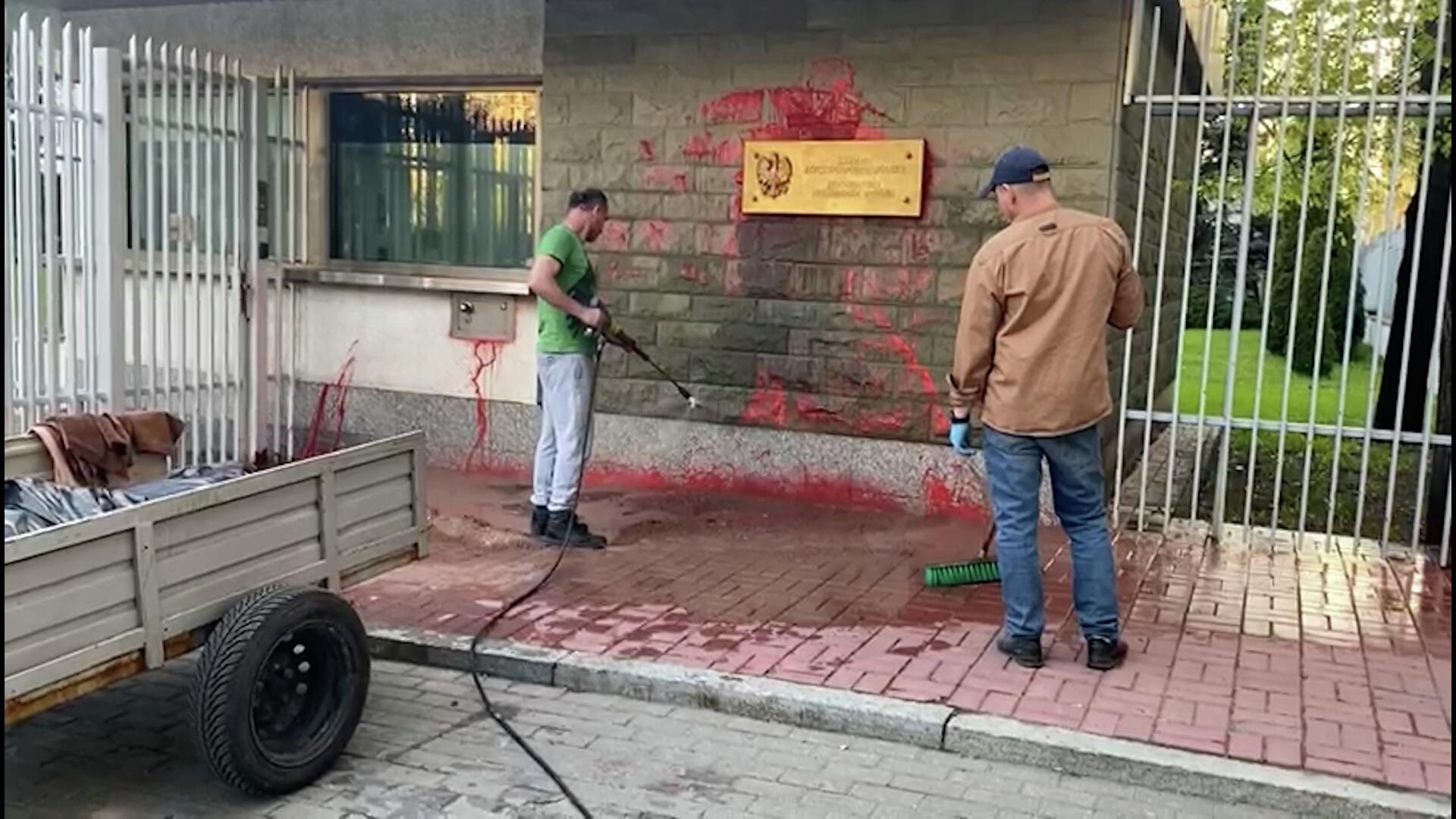 Уборка у посольства Польши в Москве Уборка у посольства Польши в Москве - РИА Новости, 1920, 11.05.2022