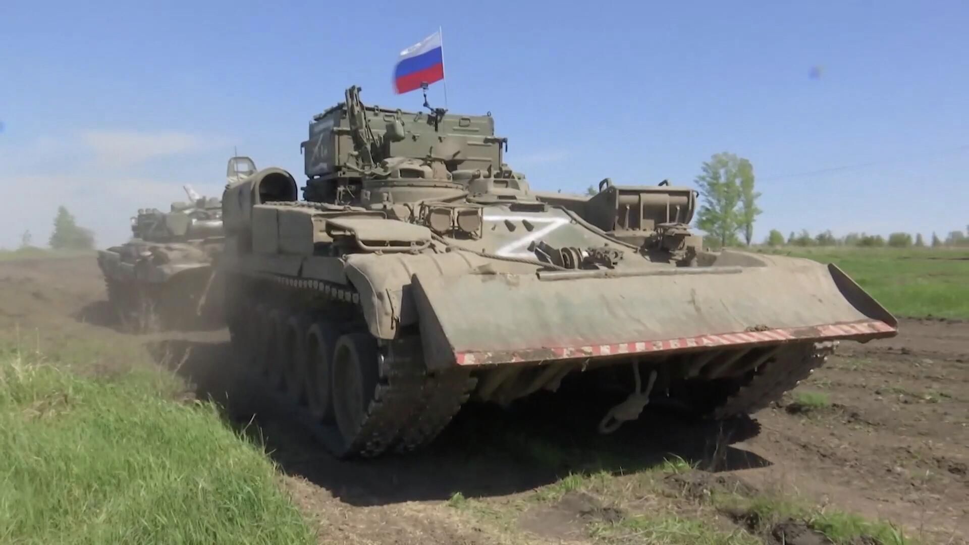 Бронированная ремонтно-эвакуационная машина (БРЭМ-1) проводит эвакуацию военной техники для последующего ремонта в полевых условиях Бронированная ремонтно-эвакуационная машина (БРЭМ-1) проводит эвакуацию военной техники для последующего ремонта в полевых условиях - РИА Новости, 1920, 10.09.2023