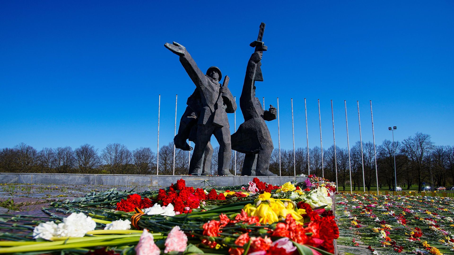 Памятник Освободителям в Парке Победы в Риге Памятник Освободителям в Парке Победы в Риге - РИА Новости, 1920, 14.05.2022