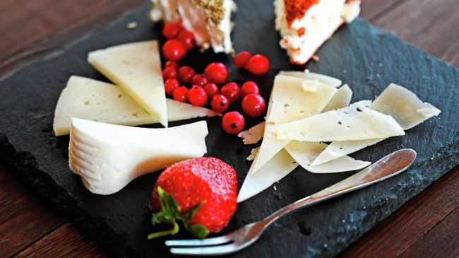 Продукция фермерского хозяйства Горная сыроварня в селе Лучистое в Крыму Продукция фермерского хозяйства Горная сыроварня в селе Лучистое в Крыму