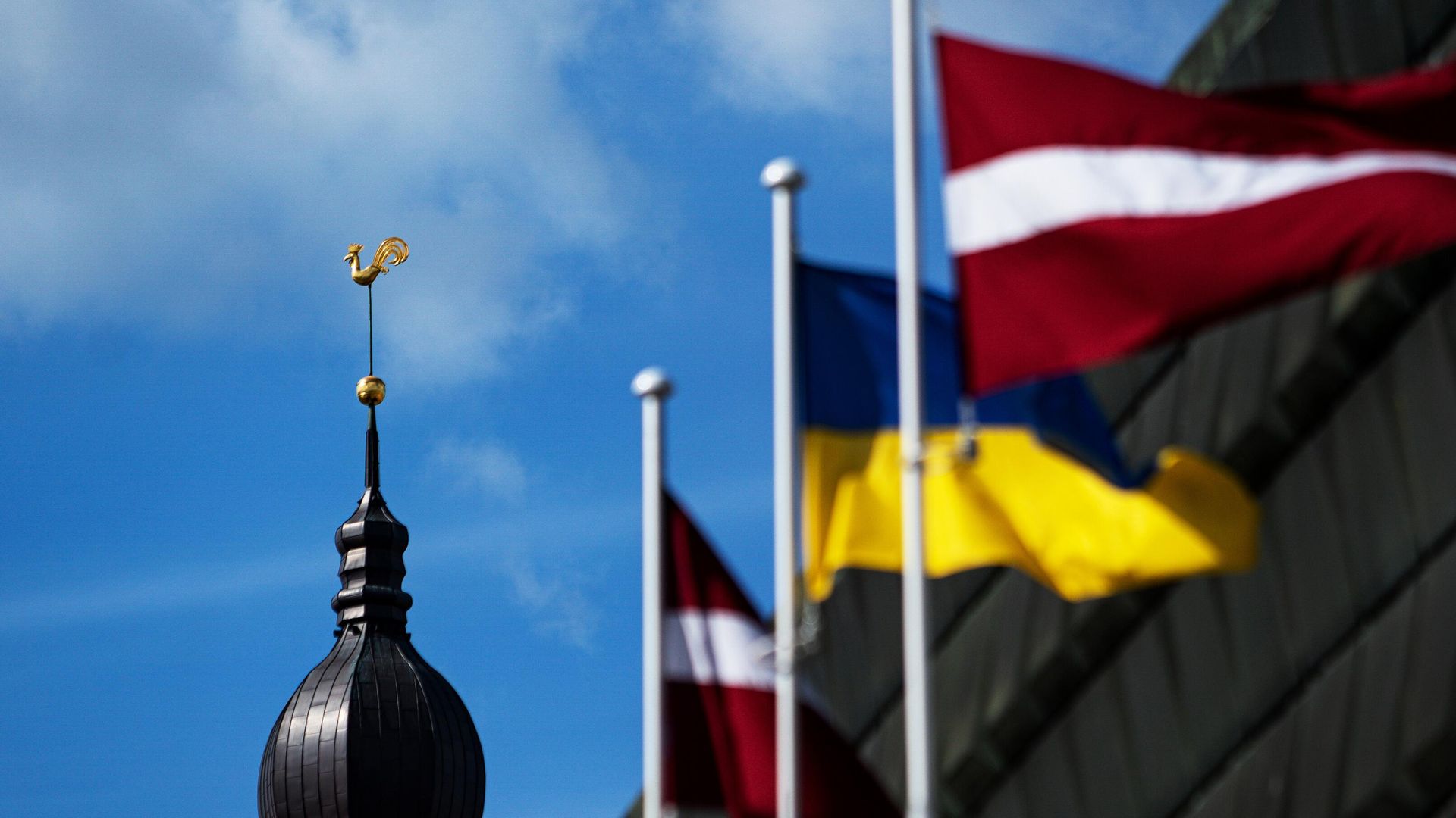 Флаги Латвии и Украины на Ратушной площади в Риге Флаги Латвии и Украины на Ратушной площади в Риге - РИА Новости, 1920, 27.10.2023