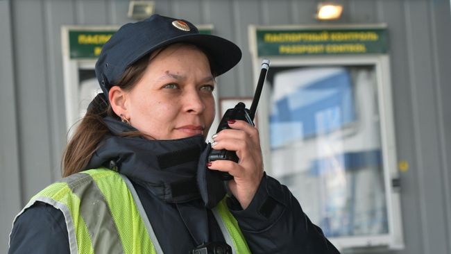 Сотрудница пограничной службы