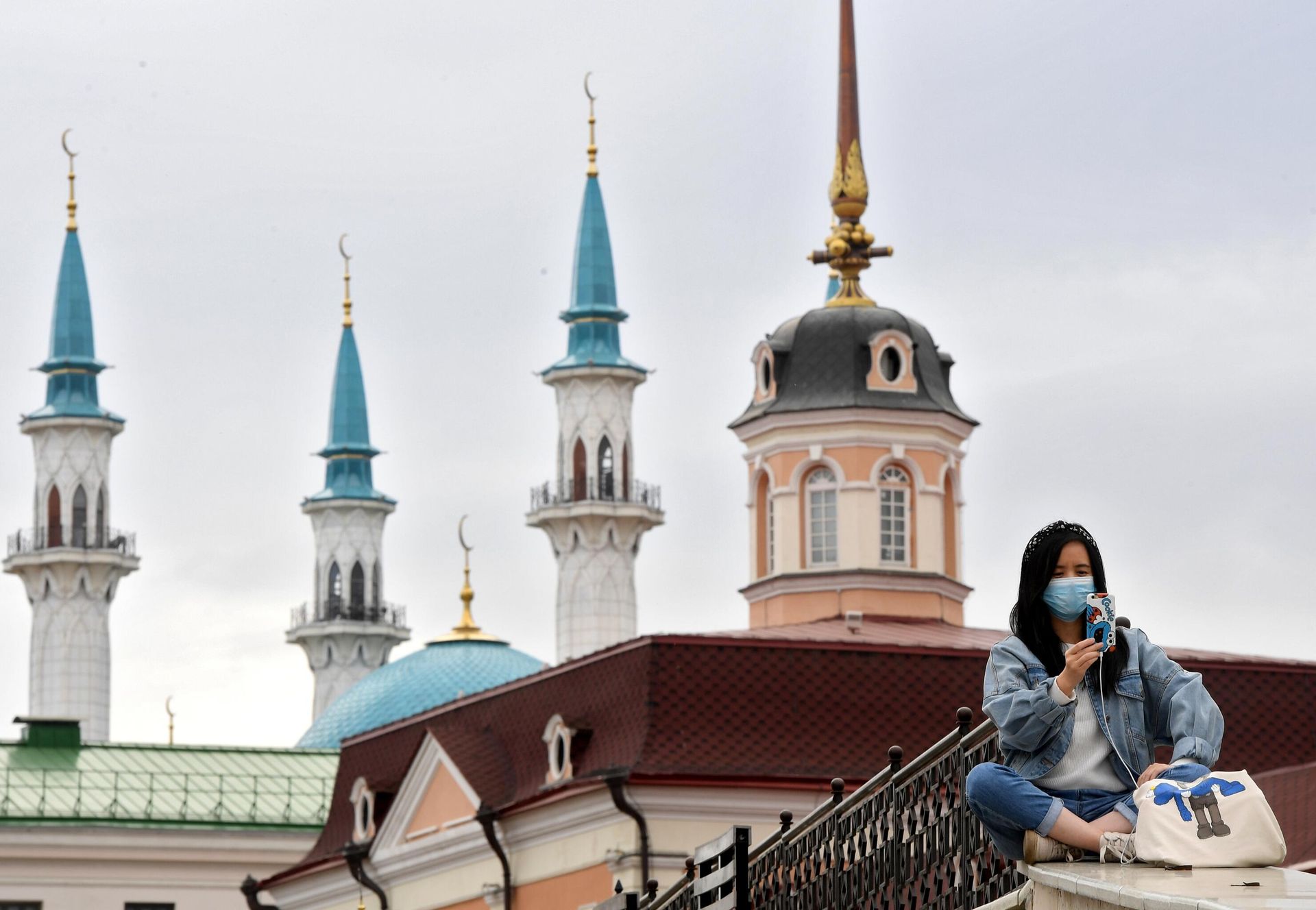 Девушка в Казанском кремле Девушка в Казанском кремле - РИА Новости, 1920, 19.09.2022