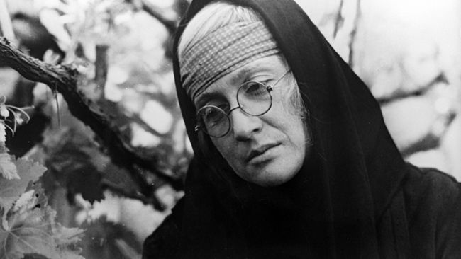 Софико Чиаурели в роли Сидонии в фильме Тепло твоих рук, 1971 год Софико Чиаурели в роли Сидонии в фильме Тепло твоих рук, 1971 год