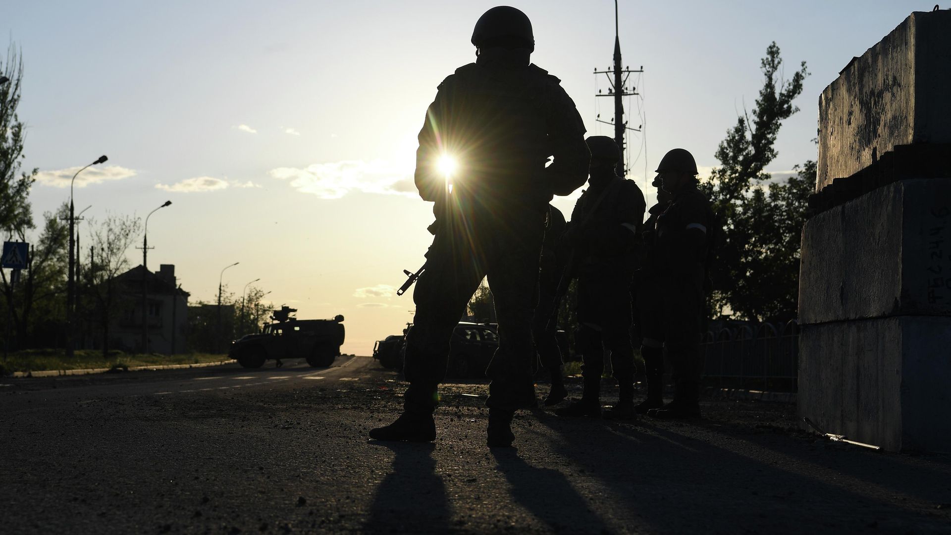 Военнослужащие ДНР на блокпосту в Мариуполе Военнослужащие ДНР на блокпосту в Мариуполе - РИА Новости, 1920, 13.06.2022