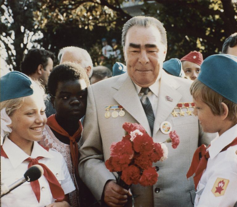 Генеральный секретарь ЦК КПСС, Председатель Президиума Верховного Совета СССР Леонид Ильич Брежнев во время посещения международного детского пионерского лагеря Артек в Крыму Генеральный секретарь ЦК КПСС, Председатель Президиума Верховного Совета СССР Леонид Ильич Брежнев во время посещения международного детского пионерского лагеря Артек в Крыму