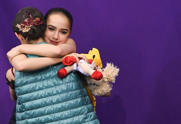 Алина Загитова и Евгения Медведева на Олимпиаде-2018 Алина Загитова и Евгения Медведева на Олимпиаде-2018