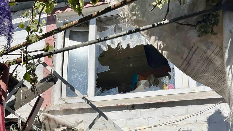 Дом в Белгородской области, подвергшийся обстрелу со стороны украинских военных - РИА Новости, 1920, 11.06.2022