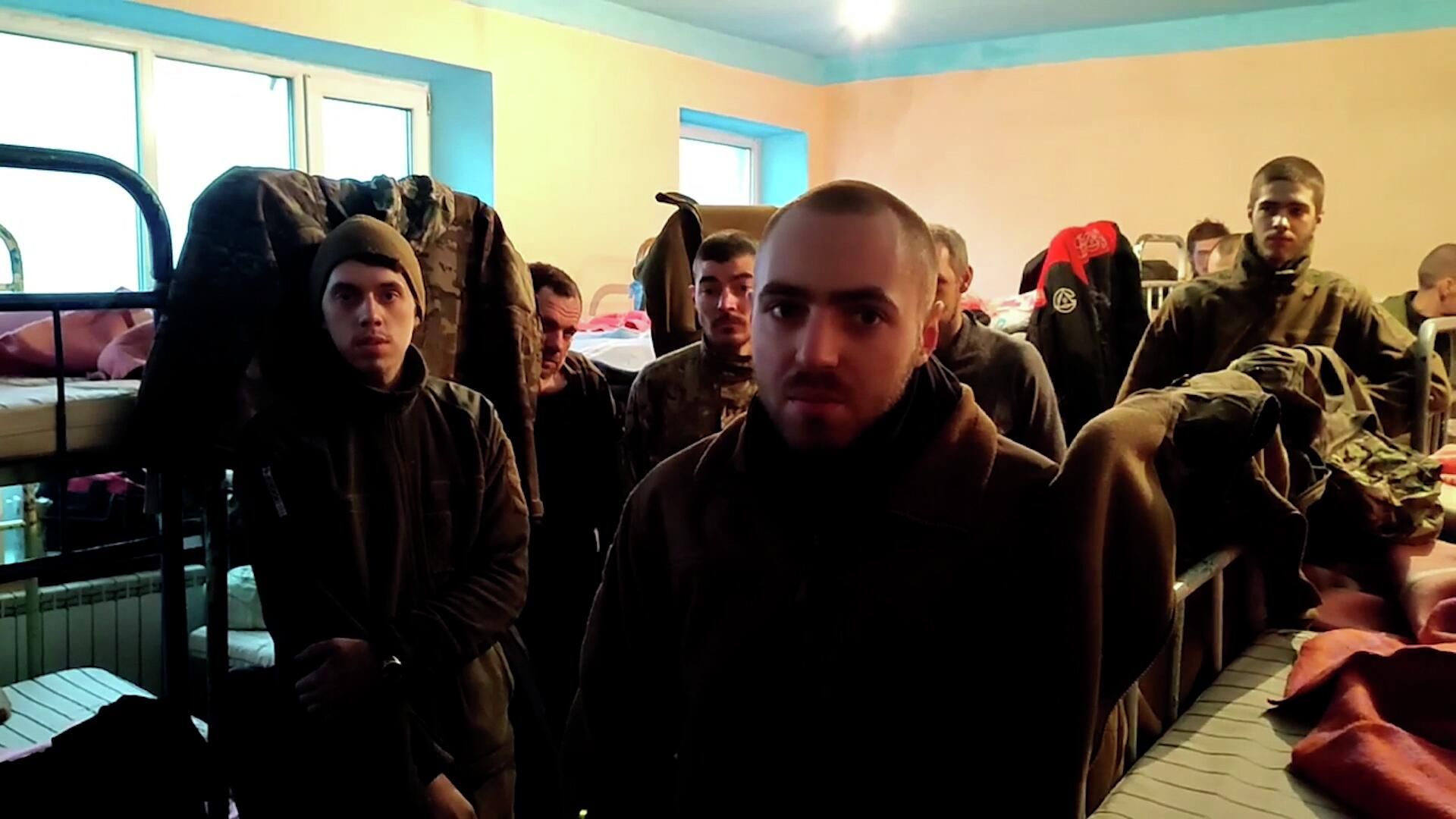 Лучше, чем ожидалось – сдавшиеся в плен боевики Азова рассказали об условиях содержания Лучше, чем ожидалось – сдавшиеся в плен боевики Азова рассказали об условиях содержания - РИА Новости, 1920, 19.05.2022