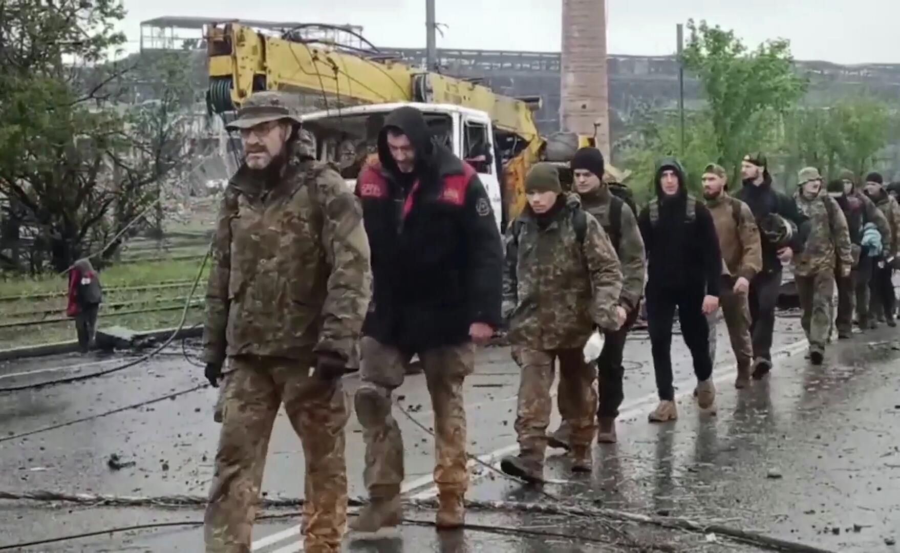 Продолжается выход пленных украинских боевиков с Азовстали Продолжается выход пленных украинских боевиков с Азовстали - РИА Новости, 1920, 19.05.2022