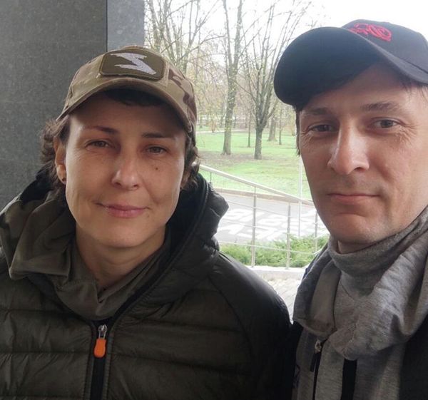 Второй помощник капитана Азов Конкорд Александр Коваленко с певицей Юлией Чичериной