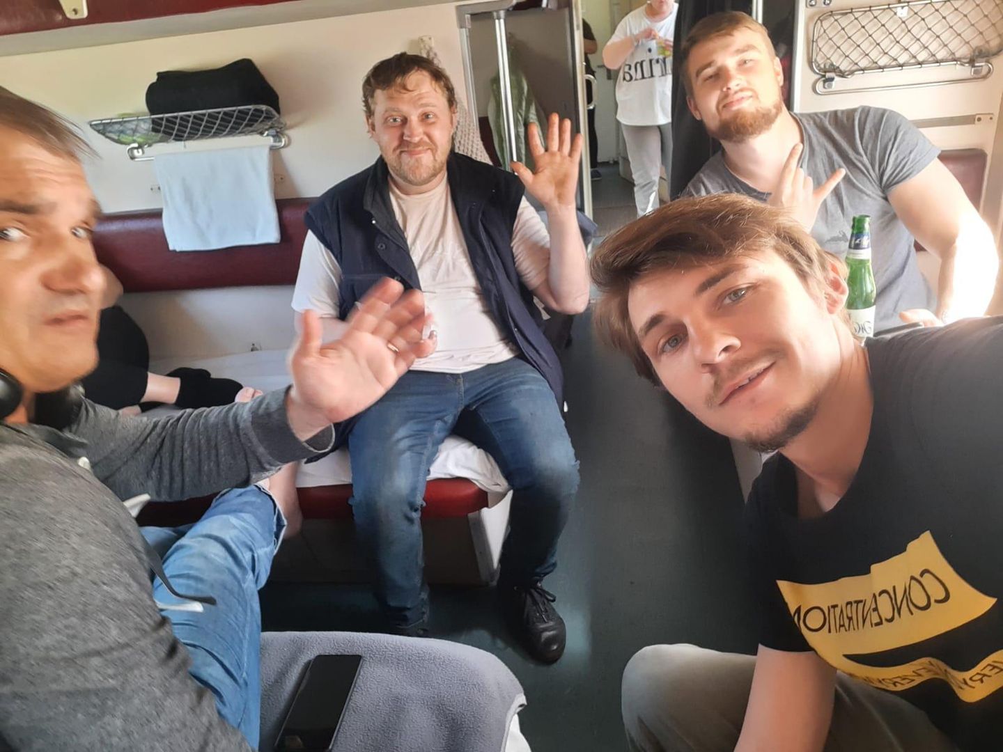 Экипаж Авангарда возвращается домой после обмена