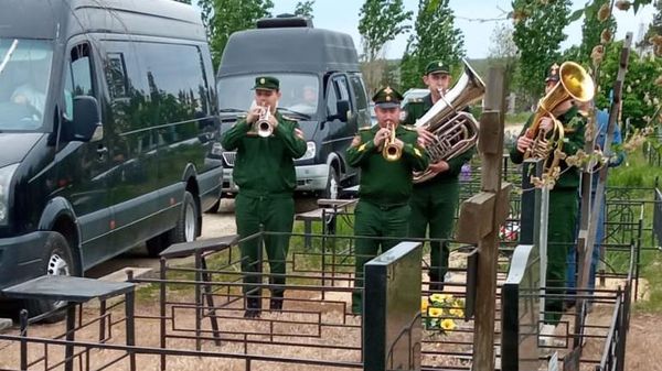 Владимира Текутова хоронили с военными почестями