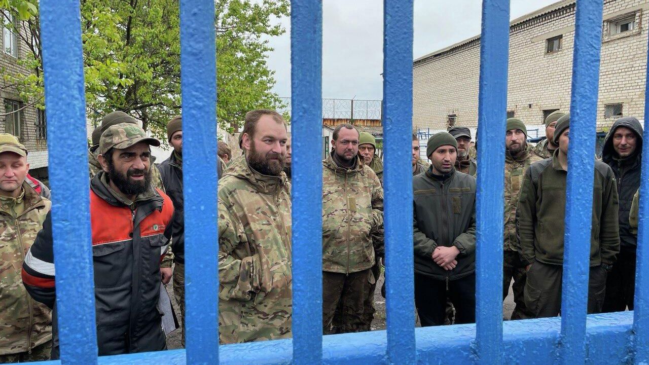 Сдавшиеся на Азовстали солдаты ВСУ Сдавшиеся на Азовстали солдаты ВСУ - РИА Новости, 1920, 21.05.2022