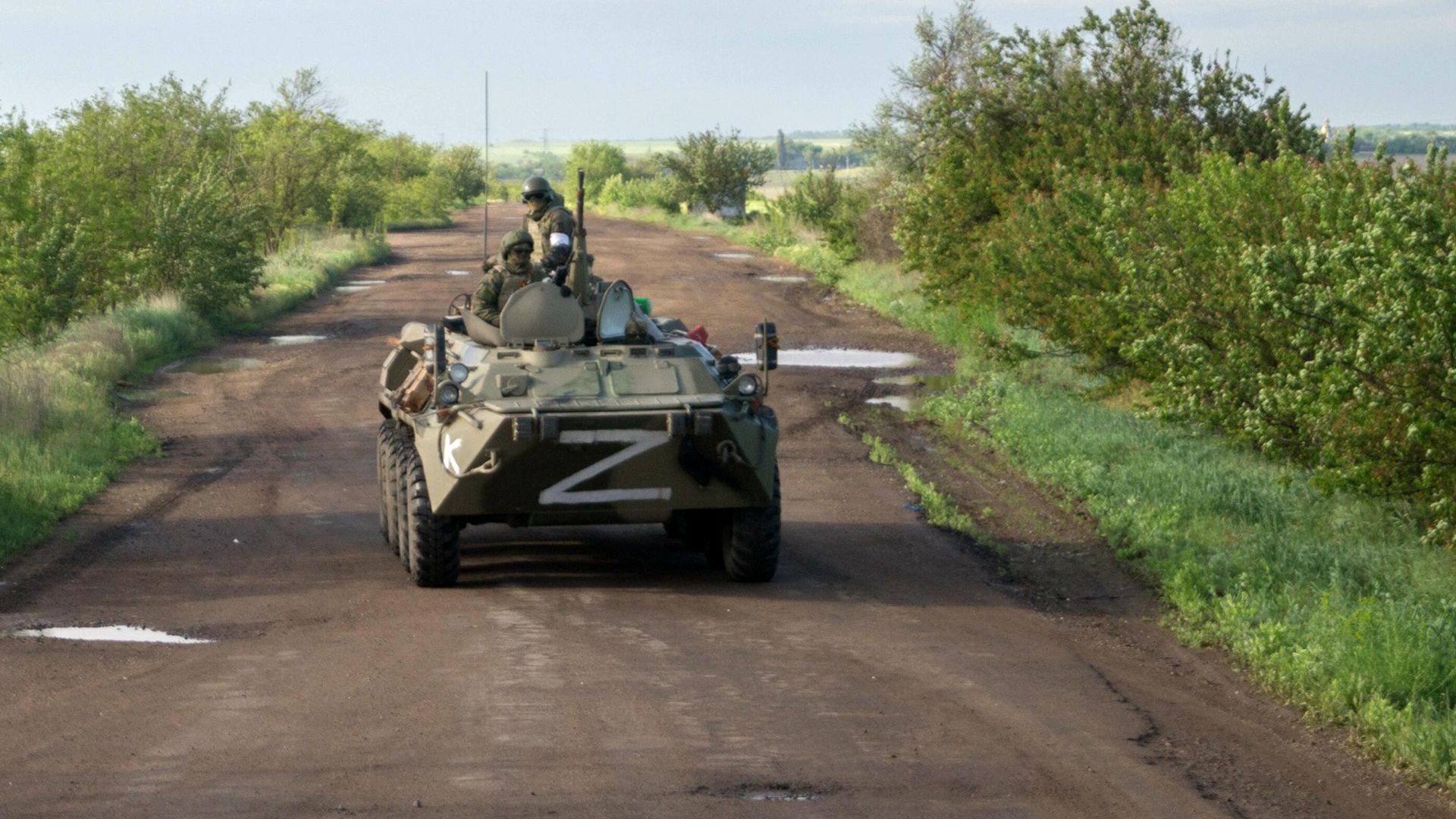 Сотрудники Росгвардии на БТРе Сотрудники Росгвардии на БТРе - РИА Новости, 1920, 28.05.2022