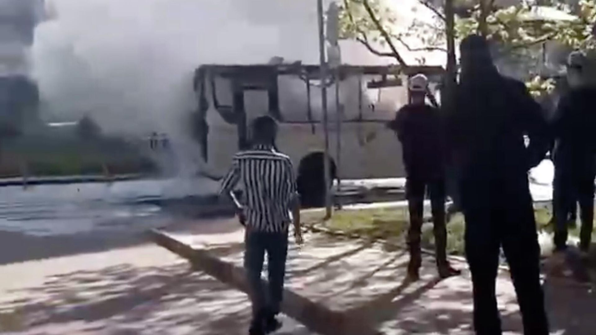 Загоревшийся автобус в городе Одинцово. Кадр из видео очевидца - РИА Новости, 1920, 22.05.2022