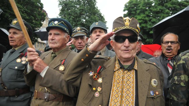 Ветераны Украинской повстанческой армии (УПА) в день праздника героев во Львове