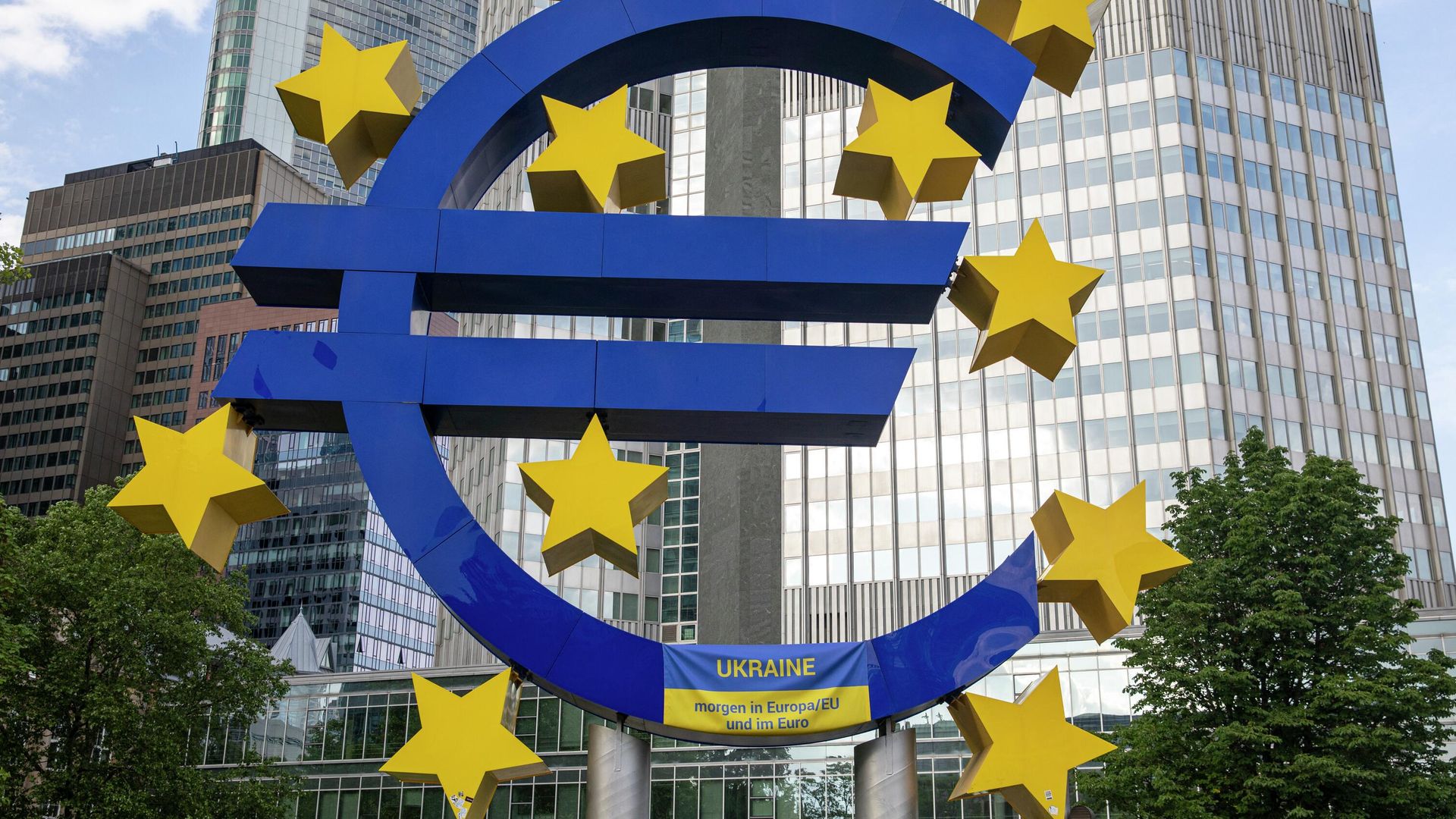 Украинский флаг на Евроскульптуре во Франкфурте-на-Майне Украинский флаг на Евроскульптуре во Франкфурте-на-Майне - РИА Новости, 1920, 24.05.2022