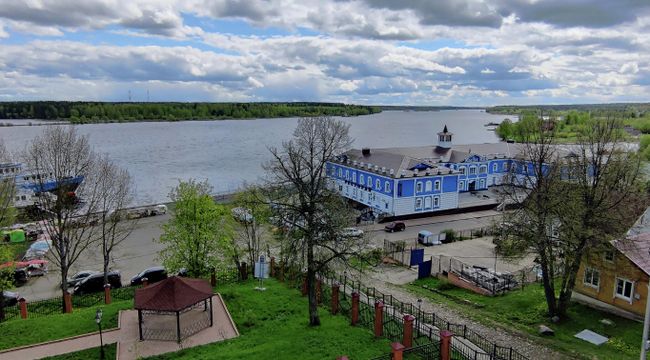Мышкин. Вид на окрестности с балкона усадьбы купца Чистова Мышкин. Вид на окрестности с балкона усадьбы купца Чистова