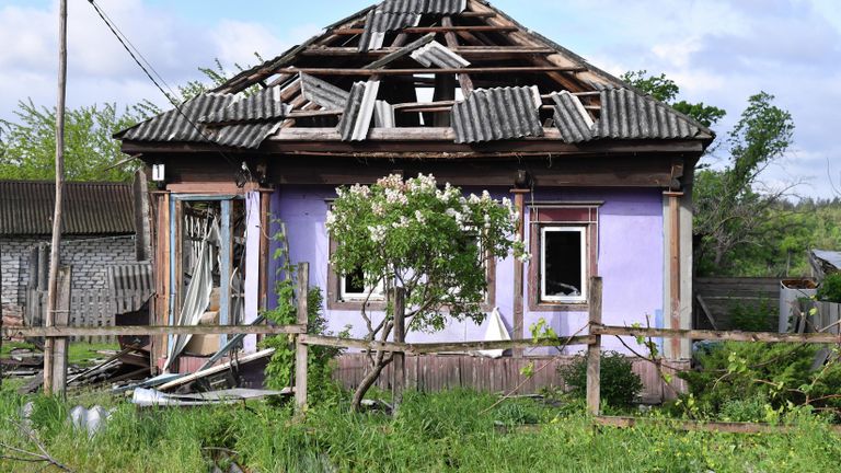 Разрушенные артобстрелом ВСУ дома в освобожденном селе Яцковка Разрушенные артобстрелом ВСУ дома в освобожденном селе Яцковка