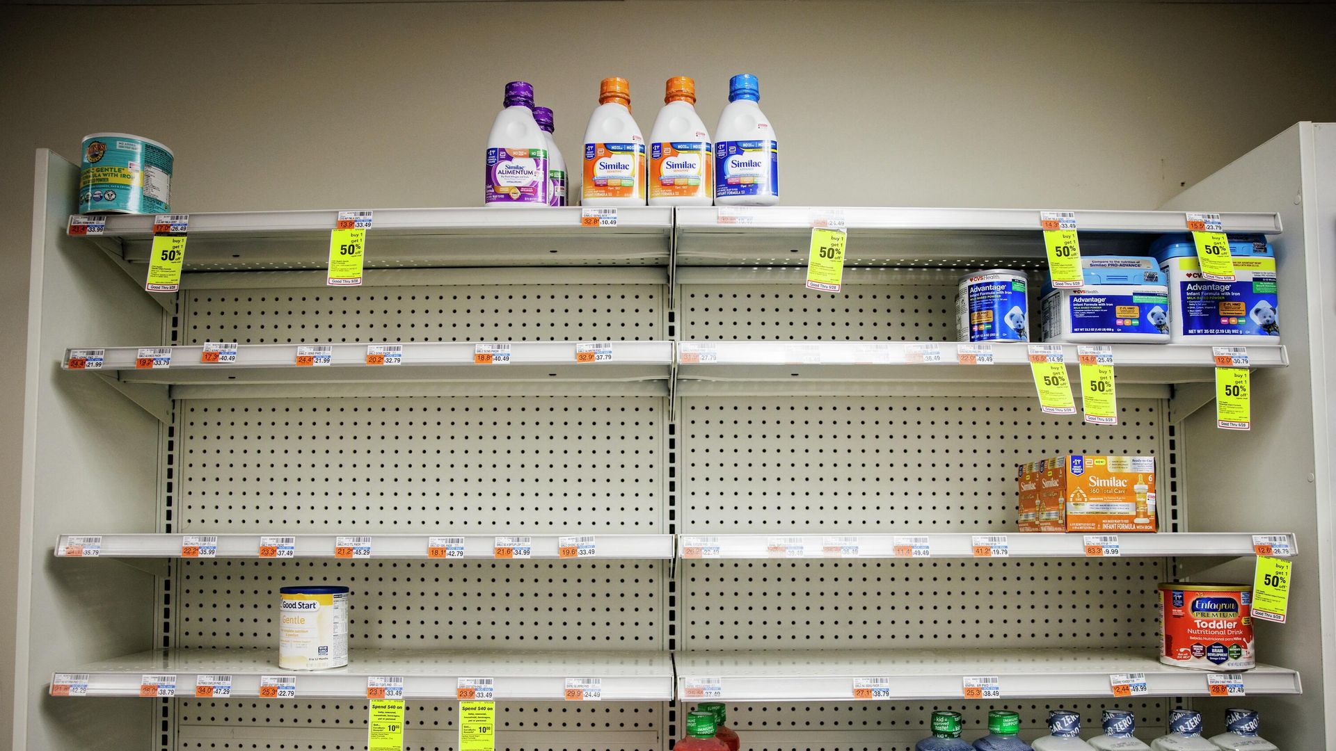 Пустые полки в отделе детских смесей в продуктовом магазине в Вашингтоне, США Пустые полки в отделе детских смесей в продуктовом магазине в Вашингтоне, США - РИА Новости, 1920, 22.05.2022