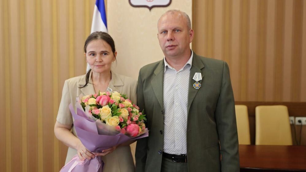 Семья Богдановых из Яты с орденом Родительской славы Семья Богдановых из Яты с орденом Родительской славы - РИА Новости, 1920, 24.05.2022