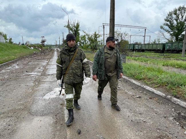 Тролль и Заяц обходят позиции в районе Азовстали Тролль и Заяц обходят позиции в районе Азовстали
