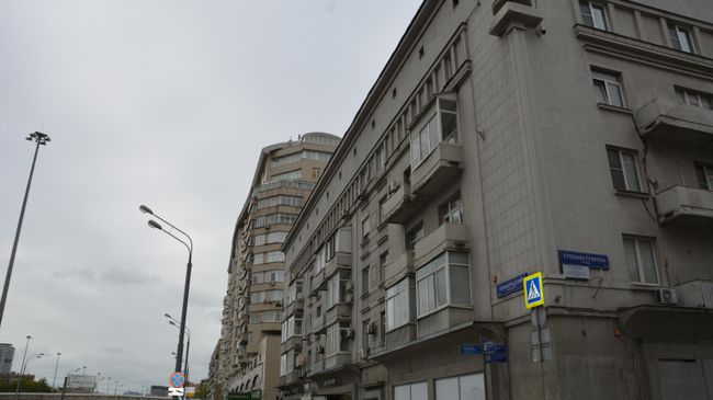 Дом в стиле постконструктивизма на Ленинградском проспекте в Москве
