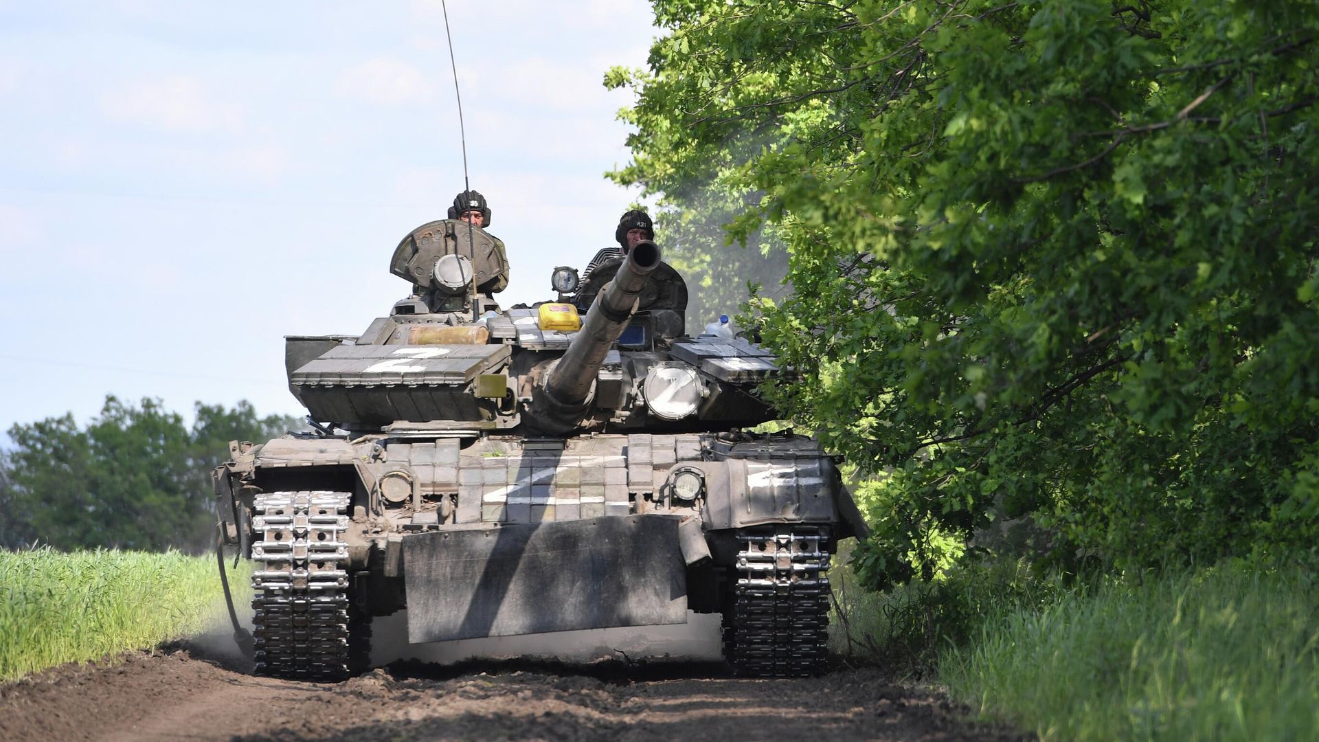 Военнослужащие Народной милиции ЛНР на танке Т-80 Военнослужащие Народной милиции ЛНР на танке Т-80 - РИА Новости, 1920, 25.05.2022