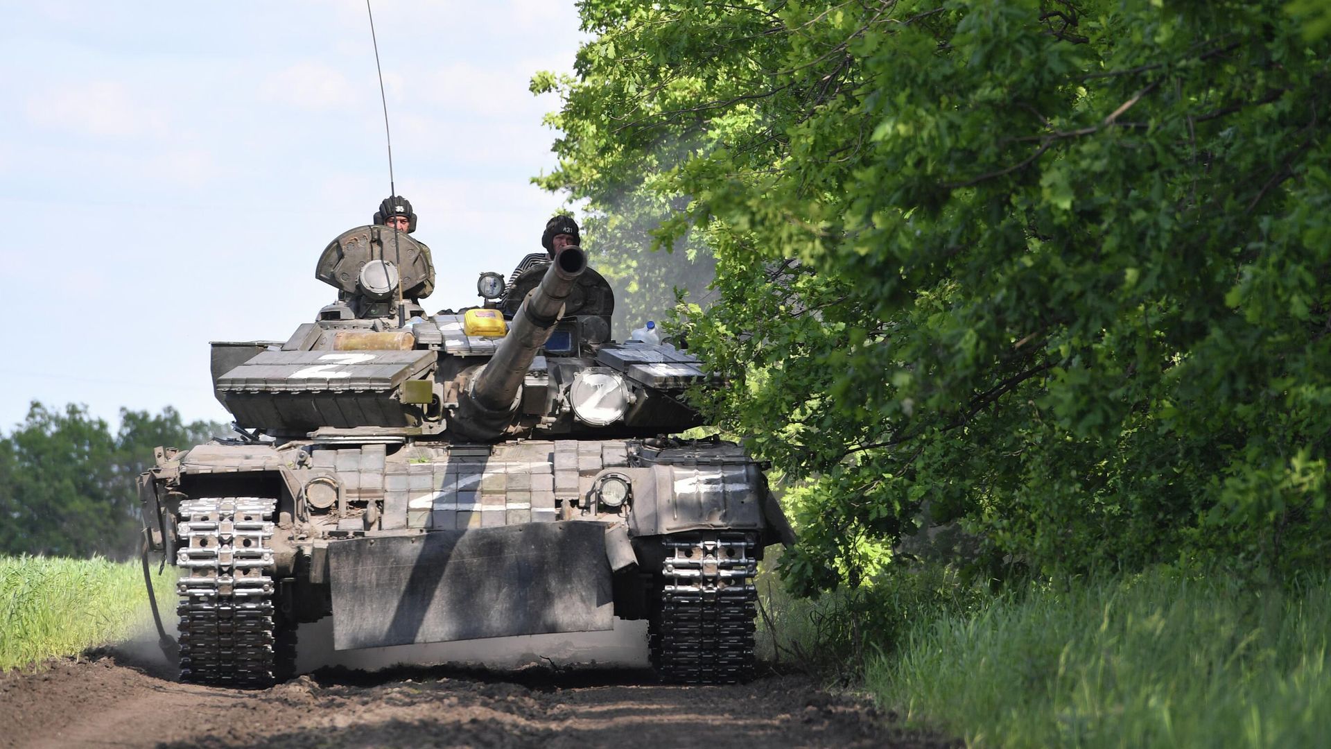 Военнослужащие Народной милиции ЛНР на танке Т-80 Военнослужащие Народной милиции ЛНР на танке Т-80 - РИА Новости, 1920, 25.05.2022