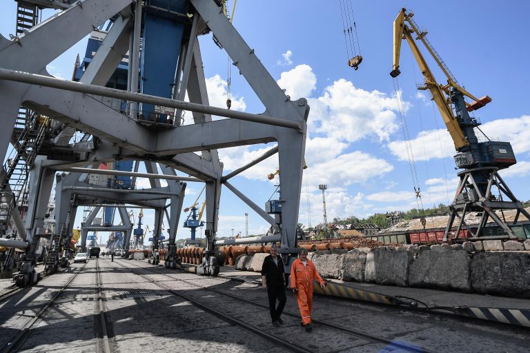 Порт в Мариуполе после разминирования начал функционировать в штатном режиме Порт в Мариуполе после разминирования начал функционировать в штатном режиме