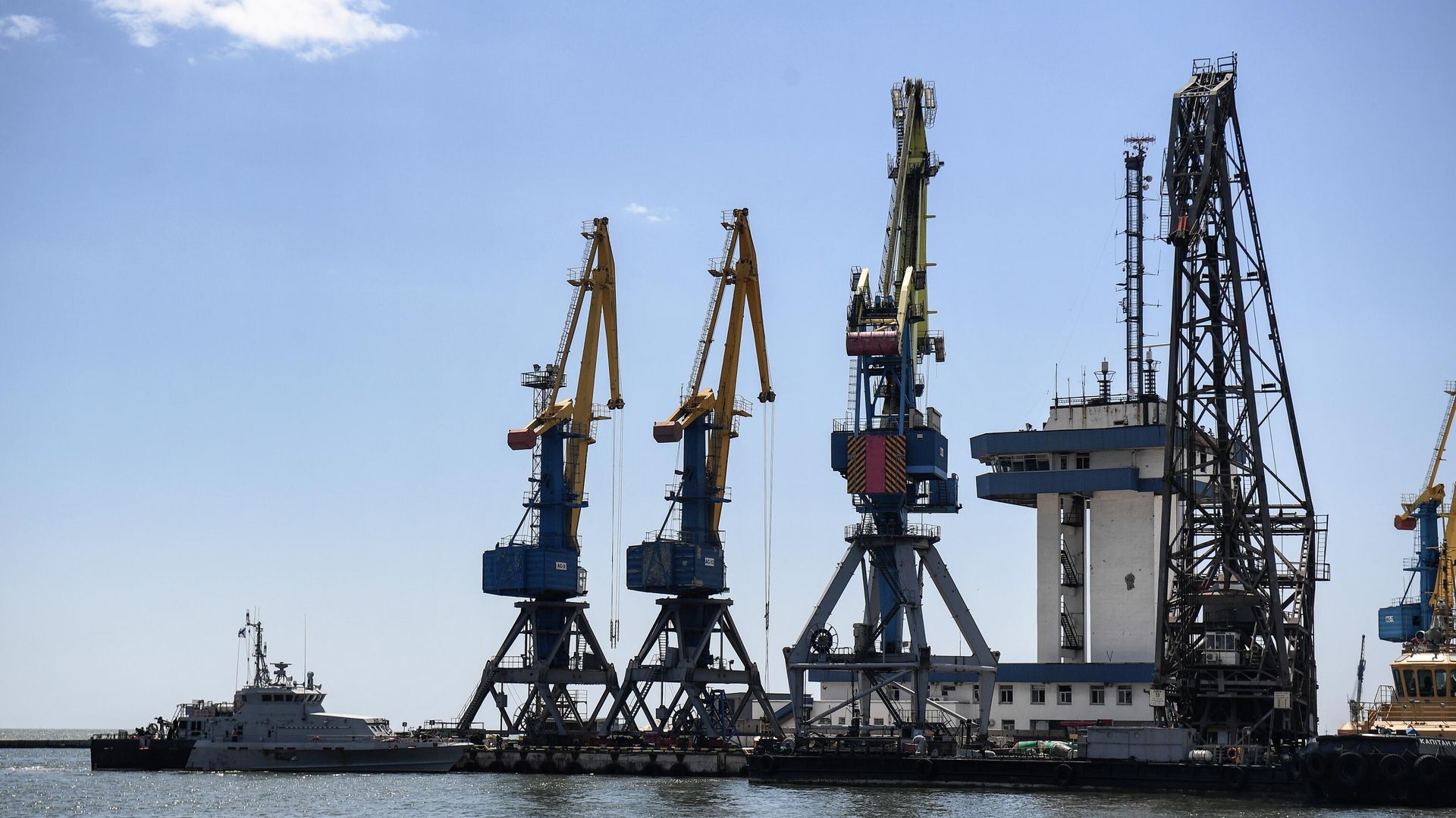 Портовые краны в морском торговом порту Мариуполя Портовые краны в морском торговом порту Мариуполя - РИА Новости, 1920, 25.05.2022