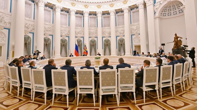 Президент России Владимир Путин проводит заседание президиума Государственного Совета