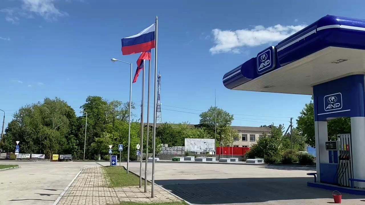 В Херсонской области открылись первые автозаправки и аптеки с возможностью оплаты в рублях В Херсонской области открылись первые автозаправки и аптеки с возможностью оплаты в рублях - РИА Новости, 1920, 26.05.2022