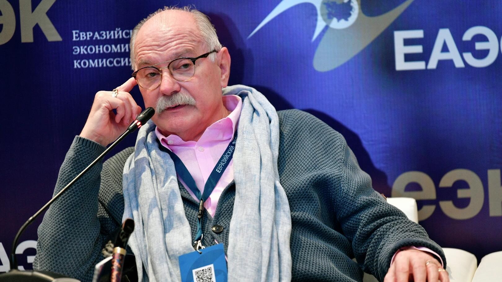 Режиссер, продюсер Никита Михалков на Евразийском экономическом форуме в Бишкеке Режиссер, продюсер Никита Михалков на Евразийском экономическом форуме в Бишкеке - РИА Новости, 1920, 26.05.2022