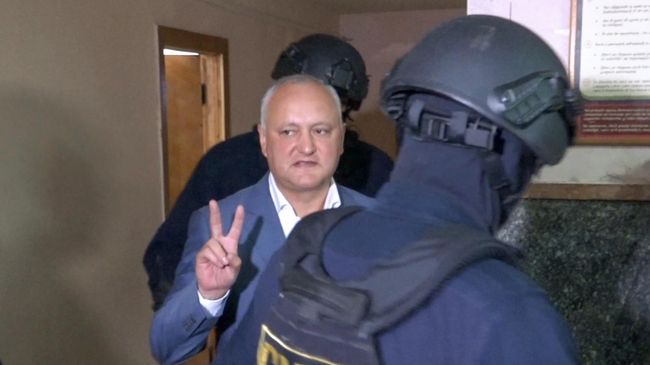 Экс-президент Молдавии Игорь Додон в здании суда Экс-президент Молдавии Игорь Додон в здании суда