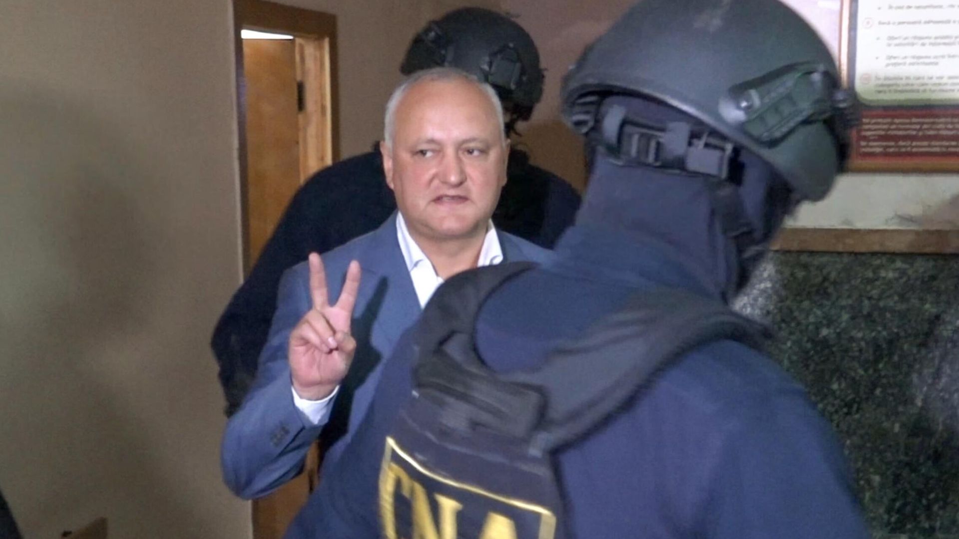 Экс-президент Молдавии Игорь Додон в здании районного суда Кишинева. 26 мая 2022 Экс-президент Молдавии Игорь Додон в здании районного суда Кишинева. 26 мая 2022 - РИА Новости, 1920, 26.05.2022