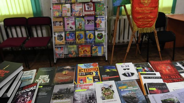 Националистическая литература, найденная среди детских книг в Центральной детской библиотеке имени А. Гайдара в Мелитополе Националистическая литература, найденная среди детских книг в Центральной детской библиотеке имени А. Гайдара в Мелитополе