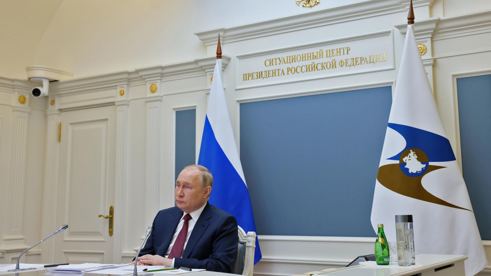Президент РФ Владимир Путин участвует в режиме видеоконференции в пленарной сессии первого Евразийского экономического форума Президент РФ Владимир Путин участвует в режиме видеоконференции в пленарной сессии первого Евразийского экономического форума - РИА Новости, 1920, 26.05.2022