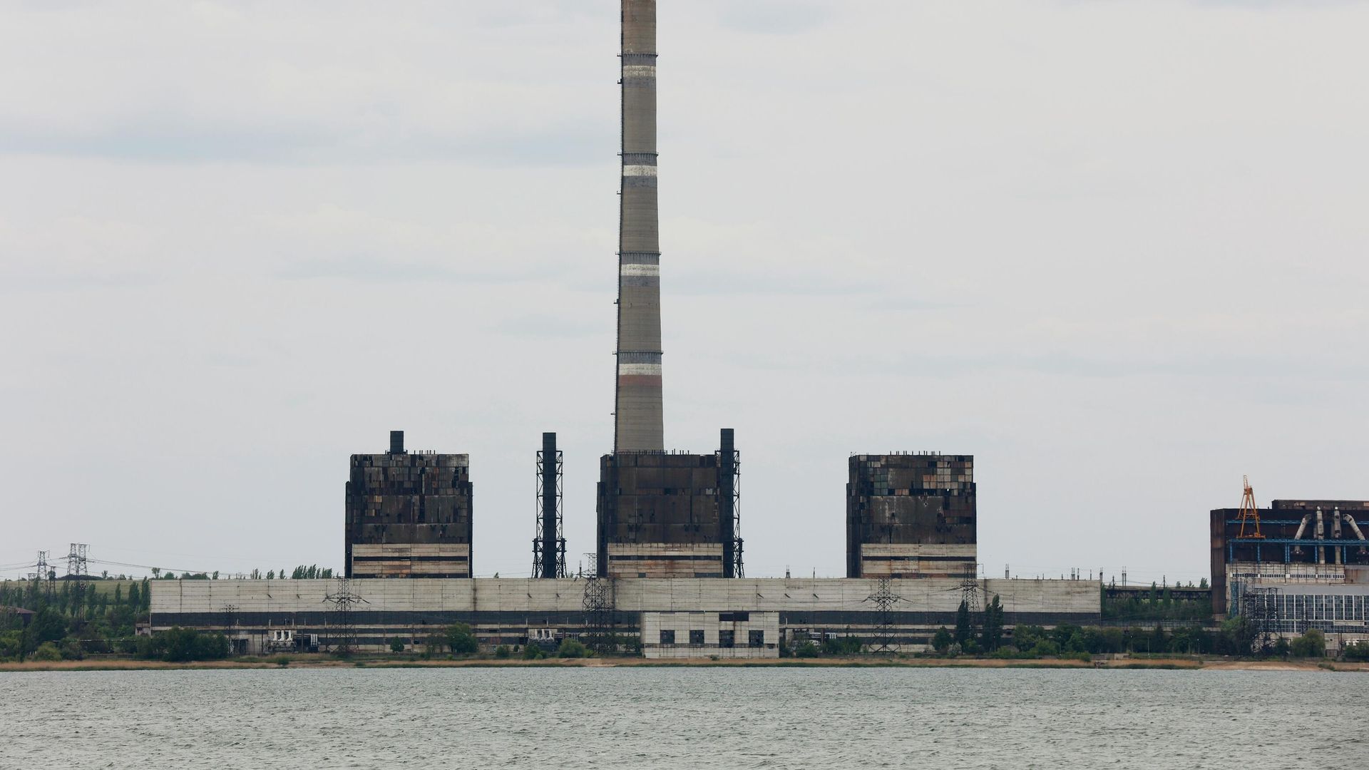 Вид на здания Углегорской тепловой электростанции (ТЭС) в городе Светлодарске Вид на здания Углегорской тепловой электростанции (ТЭС) в городе Светлодарске - РИА Новости, 1920, 19.06.2022