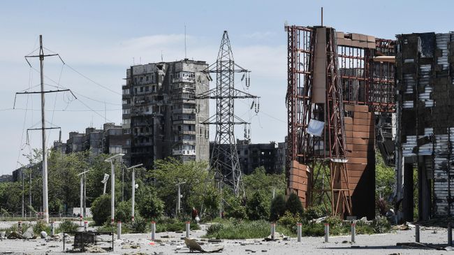 Разрушенные здания в Мариуполе