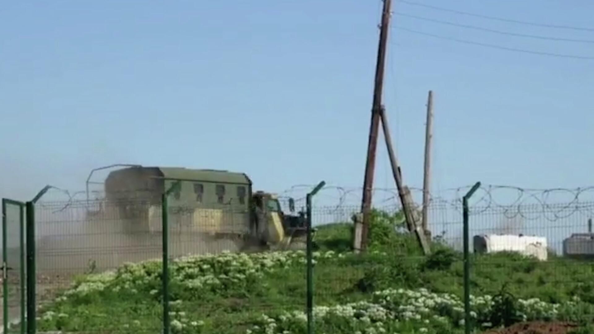 Звуки стрельбы во время боя за населенный пункт Камышеваха в ЛНР Звуки стрельбы во время боя за населенный пункт Камышеваха в ЛНР - РИА Новости, 1920, 28.05.2022
