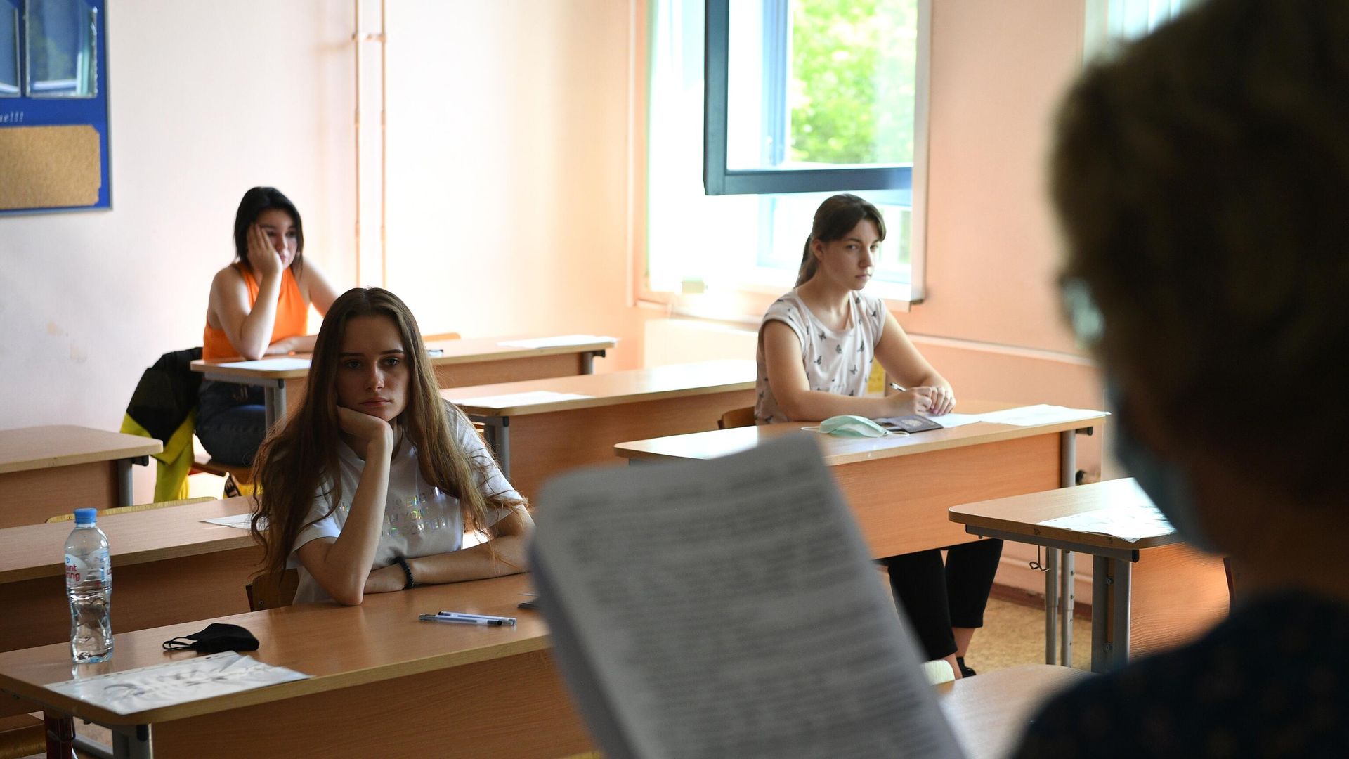 Преподаватель проводит инструктаж перед началом Единого государственного экзамена Преподаватель проводит инструктаж перед началом Единого государственного экзамена - РИА Новости, 1920, 07.12.2022