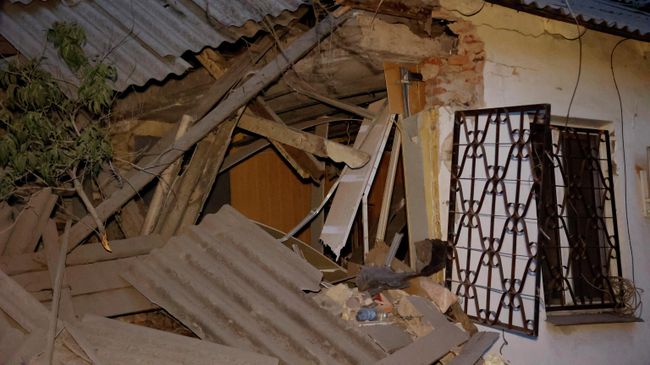 Последствия обстрела ВСУ жилого сектора в Донецке