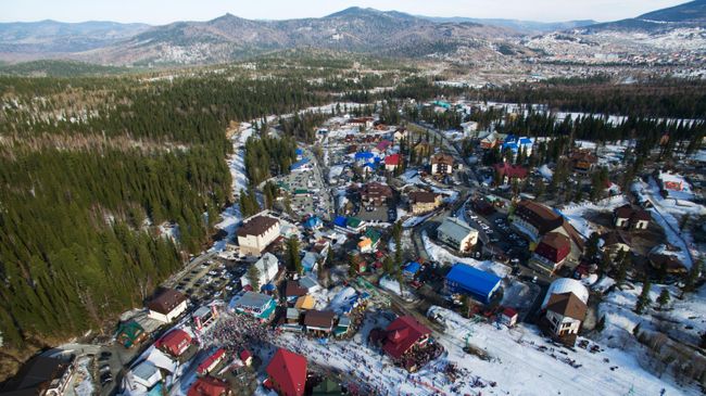 Гостиницы у подножия горы Зеленая на горнолыжном курорте Шерегеш в Кемеровской области