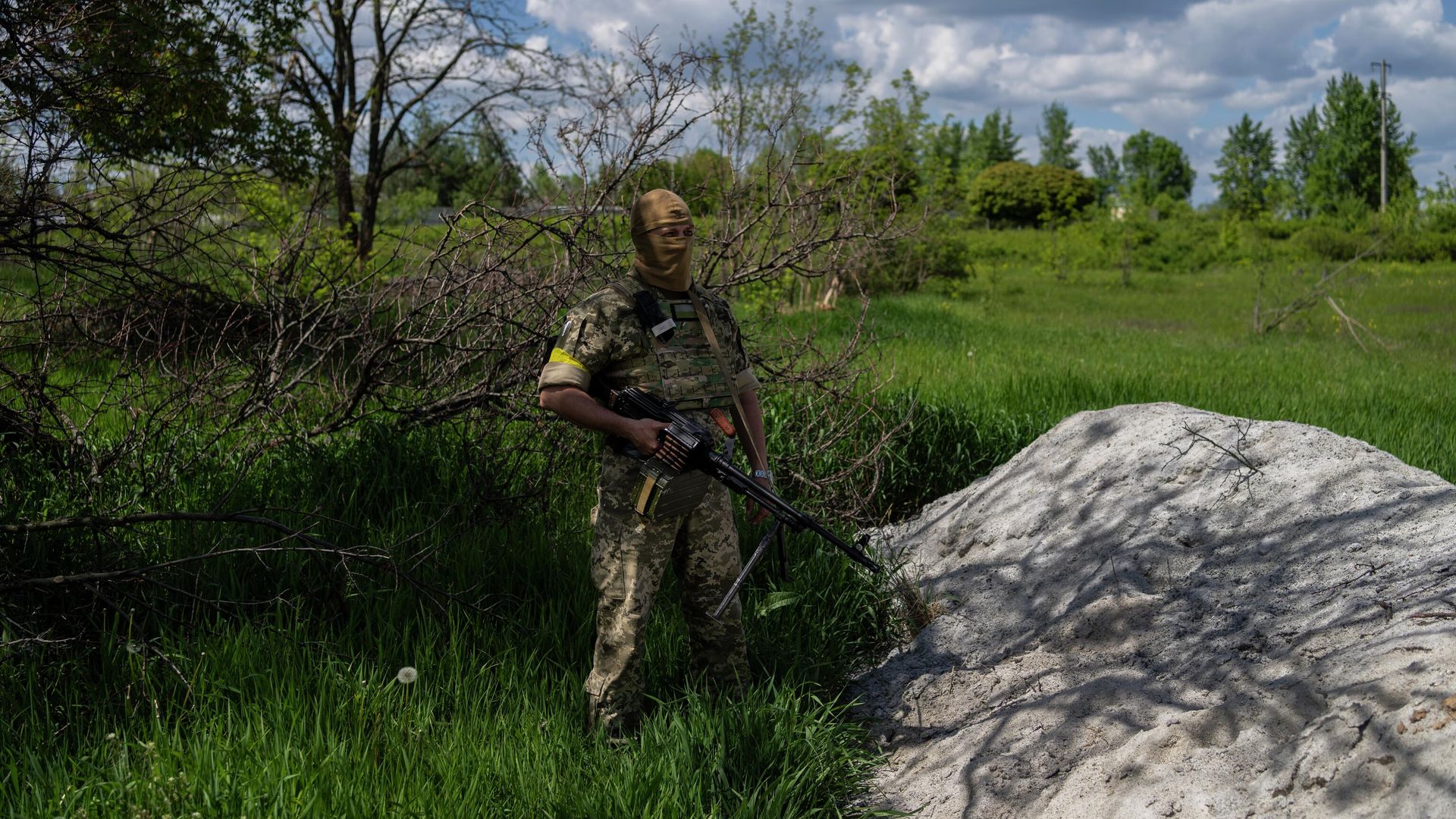 Украинский военнослужащий на окраине Харькова Украинский военнослужащий на окраине Харькова - РИА Новости, 1920, 13.06.2022