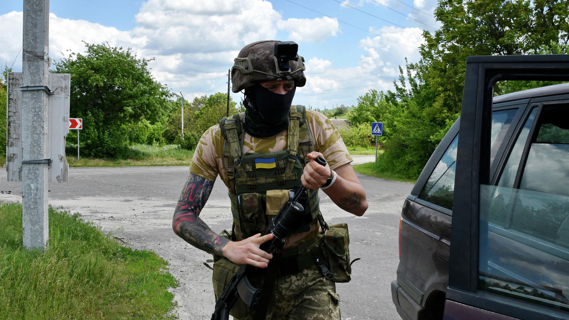 Украинский военнослужащий в селе Маяки Донецкой области Украинский военнослужащий в селе Маяки Донецкой области - РИА Новости, 1920, 06.06.2022
