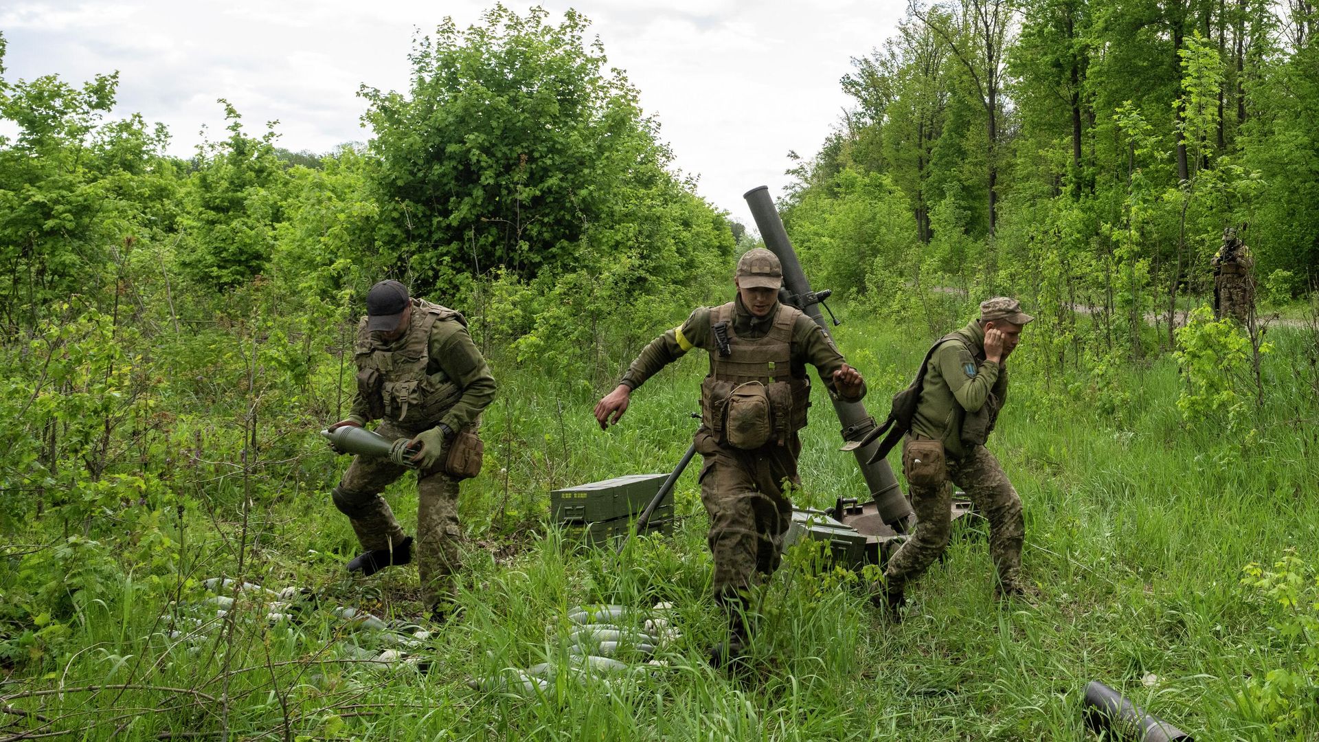 Украинские военные ведут огонь из миномета - РИА Новости, 1920, 01.06.2022