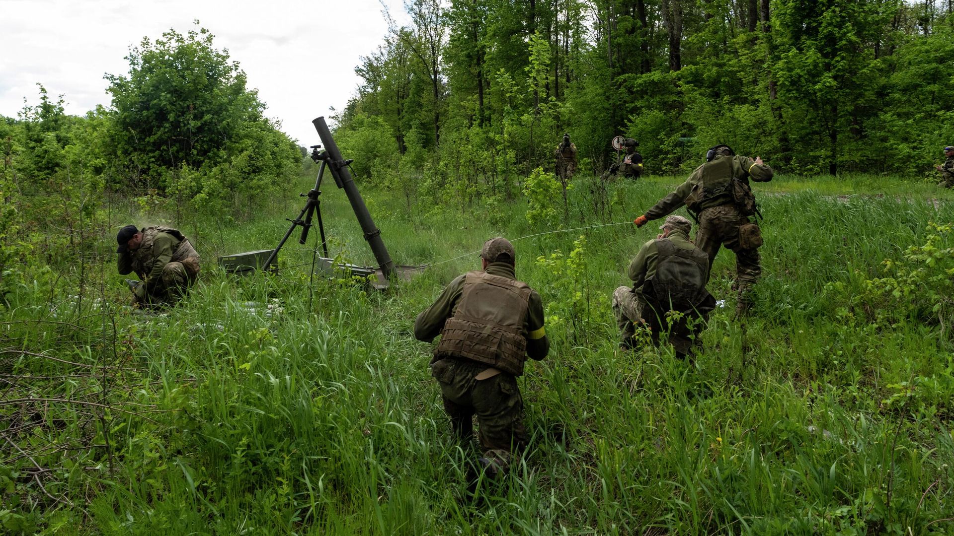 Украинские военные ведут огонь из миномета Украинские военные ведут огонь из миномета - РИА Новости, 1920, 02.06.2023